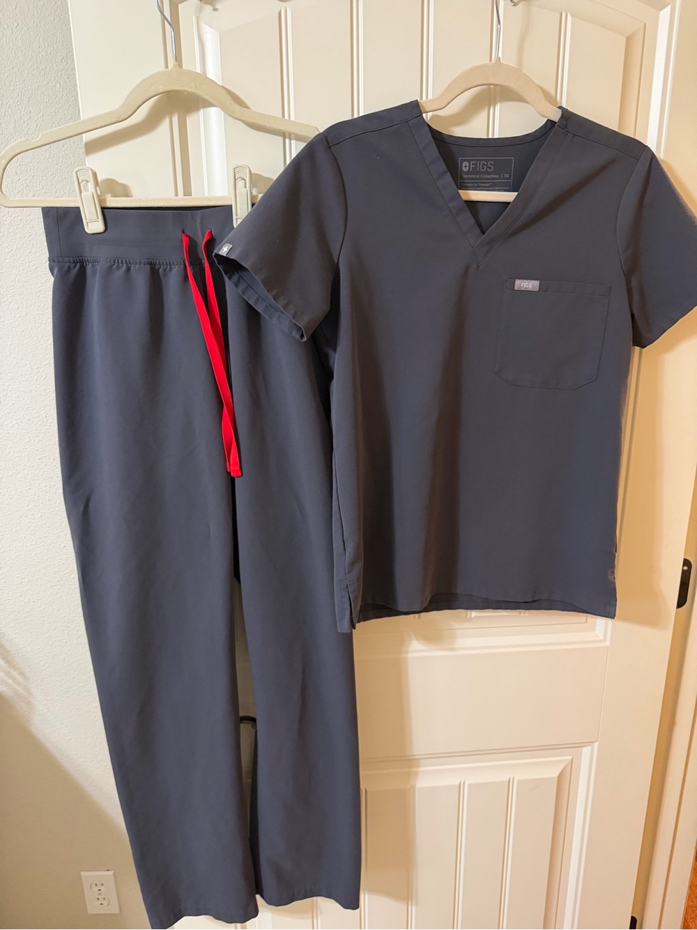 FIGS Charcoal Scrub Set XS Catarina + High Waisted Livingston